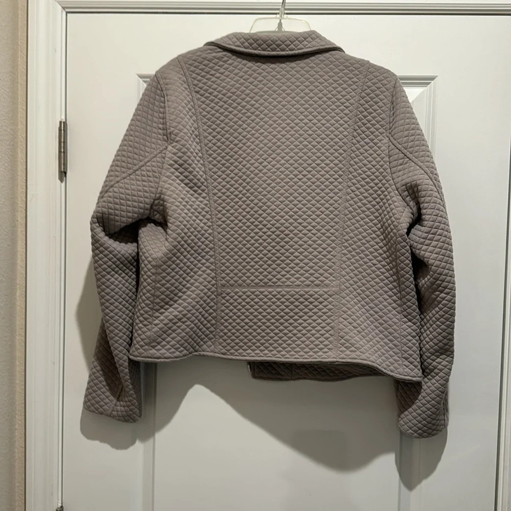 TORRID PEBBLE GREY QUILTED‎ KNIT MOTO JACKET - 2 - Picture 4 of 10